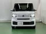 LEDヘッドライトを装備しています。LEDヘッドライトはとても明るく、雨の日や夜間走行も安全・安心です。オートライトコントロール付きで周囲の明るさに応じて自動で点灯・消灯します
