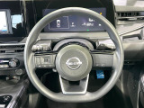 インテリアに合わせたデザインのステアリングは、運転される方のことも考え、運転しやすい形状、大きさです。是非一度、実際に触ってお確かめください。