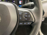 前方の車との車間を設定し、スピードを上げたり緩めたりを自動で行ってくれる追尾式の「レーダークルーズ」。上級装備の一つです!高級車にしかつかない嬉しい機能です。