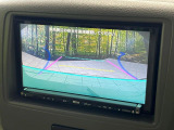 【バックカメラ】駐車時に後方がリアルタイム映像で確認できます。大型商業施設や立体駐車場での駐車時や、夜間のバック時に大活躍!運転スキルに関わらず、今や必須となった装備のひとつです!