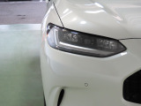 LEDヘッドライトは、点灯の瞬間から光量を発揮し、突然暗くなるトンネルなどでの安定感を高めます。