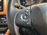 ステアリングにオーディオ操作スイッチが付いています。オーディオ画面に直接タッチしなくても操作が出来ますので、運転に集中できます。