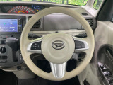 インテリアに合わせたデザインのステアリングは、運転される方のことも考え、運転しやすい形状、大きさです。是非一度、実際に触ってお確かめください。