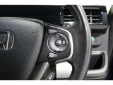 Hondaセンシングの機能のひとつ、アダプティブクルーズコントロール付!アクセルから足を離しても設定したスピードと前車との車間を保ち走行してくれます!車線維持もアシスト☆高速道路で疲労軽減ですね☆
