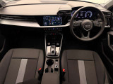 Audiは創業者であるホルヒの「いかなる時代においても第一級の素材を用い、操縦安定性に優れ、さらに進歩的なクルマの製造を目指す」という考え方に則り、こだわり抜かれたインテリアを目指しています。