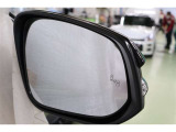 BSMを装備。さらに、後退時車両検知警報【RCTA】を搭載しています。バックで出庫する際に左右から接近する車両を検知し、ミラーのインジケーターの点滅と警報音で警告して安全確認をサポートしてくれます。