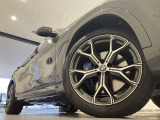 サービスにはドイツ本国と同様に教育と訓練を受け、BMWを知り尽くした「マイスター」が数多く在籍しております。360度による納車前点検整備で、お客様に安心と安全をお届けいたします。
