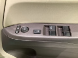 パワーウインドウは運転席でドア4枚とも上下の操作ができるようになっています。子供さんが勝手に操作できないようにロックすることも可能です。
