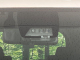 【トヨタセーフティセンス】走行中に前方の車両等を認識し、衝突しそうな時は警報とブレーキで衝突回避と被害軽減をアシスト。より安全にドライブをお楽しみいただけます。
