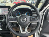 ステアリングスイッチが付いているので、運転中でも音量調整やチャンネル変更がスムーズにできちゃいます♪
