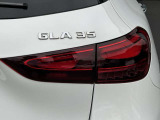 初年度登録から3年間は新車保証(メルセデスケア)を継承して、ご利用になれます。メルセデスケアは一部消耗品や、定期点検までも保証対象となりますので、保証が広範囲です。