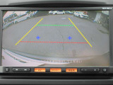 ナビ画面にバックビュ-モニタ-の映像を映し出しています。  狭い場所での車庫入れをサポ-トしてくれる便利アイテムです。