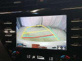 駐車が苦手な方でも安心のバックガイドモニター搭載。 後方の映像をクリアに表示し、ガイドラインで車庫入れや縦列駐車をしっかりサポート。毎日の運転がぐっとラクになります。