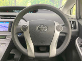 インテリアに合わせたデザインのステアリングは、運転される方のことも考え、運転しやすい形状、大きさです。是非一度、実際に触ってお確かめください。