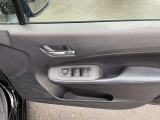 パワーウィンドウ装備です。運転席はオートになっているのでワンタッチ開閉することが出来ます。