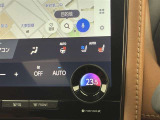 オートエアコンは温度を設定するだけで、自動で風量などを設定してくれます。運転しながら操作も必要ないので、安全性も向上します。