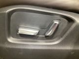 こちらのグレードは助手席にもパワーシートを装備しております!運転席同様お好みで調整が可能です!