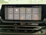 Apple CarPlay、Android Auto 対応。スマホを接続するとタッチスクリーン上でマップ、通話、メッセージ、ミュージックなどのアプリをスマホ同様に操作できるミラースクリーン機能搭載