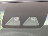 【スマートアシスト】走行中に前方の車両等を認識し、衝突しそうな時は警報とブレーキで衝突回避と被害軽減をアシスト。より安全にドライブをお楽しみいただけます。