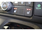 シートヒーター装備付き車!!座席に埋め込まれた電熱線によりシートを暖めることが出来る装備で、温められたシートは、寒い冬には最適です!!