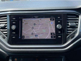 スマートフォン用アプリ[Apple CarPlay][Android Auto]対応の純正ナビ Discover Media を装備、ラジオのほか、USB、Bluetoothハンズフリー通話にも対応。