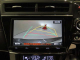 後方の見える安心をお届けするバックガイドモニター付:バックするときのアシストラインもあって楽々バック!車庫入れや縦列駐車をサポートし、苦手な駐車も安心です!今やもう手放せない装備ですネ♪