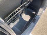 ラゲッジボードの下には大容量の収納があります。