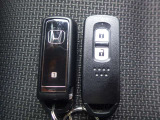 ●Hondaスマートキーシステム(キー2個付〈運転席パワードアロック機構付〉)