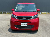 日産のブランドを象徴するVモーショングリルです。