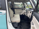【運転席】座り心地が良いシートなので長時間の運転でも快適にお過ごしいただけます。新品のフロアマットのご注文も可能です。掲載箇所以外にご希望の写真がございましたらお気軽にお問い合わせ下さい。