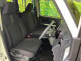 運転席シート廻りは使用感も少なく、良好な状態となっています。丁寧に使われていたことがよくわかりますね。