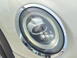 ●LEDヘッドライト:夜間走行時も良好な視界を確保し安心して運転できる高輝度LEDヘッドライトを装備!点灯速度が早く、消費電力も抑えられています。