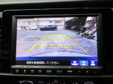 バックカメラの画像です。ガイドラインがスムースな車庫入れをサポートいたします。車庫入れの安心感がアップしますね。
