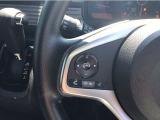 【ステリモ】ステアリングリモコンスイッチにてオーディオ操作可能となっており、運転にも集中できます。少しでも視線移動を減らし事故に遭う確率を下げます。
