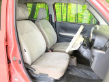 運転席シート廻りは使用感も少なく、良好な状態となっています。丁寧に使われていたことがよくわかりますね。