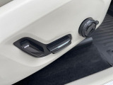 【運転席パワーシート】リクライニングからシートリフターまで、スイッチ一つで簡単にシートの微調整が可能!自分に最適なシートポジションにセットして、快適なドライブをお楽しみください。
