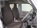視点が高い運転席は、安全運転の手助けをします。