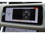車の周囲360&deg;のオーバーヘッドビューをタッチスクリーンに表示。同時にいくつかのビューを映し出し、タッチスクリーンの表示と音で障害物との距離をお伝えします。駐車の苦手な方も安心の機能です。