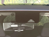 【エマージェンシーブレーキ】走行中に前方の車両等を認識し、衝突しそうな時は警報とブレーキで衝突回避と被害軽減をアシスト。より安全にドライブをお楽しみいただけます。