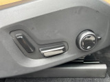 【パワーシート】スイッチ一つで簡単にシート位置の微調整が可能!電動だから力もいりません!自分に最適なシートポジションにセットして、快適なドライブをお楽しみください。