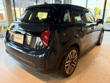 かわいいテールのデザインはほかの車にはない魅力があります。ひと目で&ldquo;MINI&rdquo;とわかるデザインはアナタを虜にしてしまうかもしれません