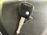 【キーレス】少し離れた場所からでもボタン一つでドアの開錠・施錠ができるのでとっても便利!ドアの鍵穴周りに傷をつけることもありません♪