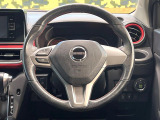 インテリアに合わせたデザインのステアリングは、運転される方のことも考え、運転しやすい形状、大きさです。是非一度、実際に触ってお確かめください。