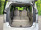 普段のお買い物や通勤、送迎等に十分な荷室スペースを確保しております。セカンドシートを倒すと、大きな荷物の積載も可能です♪
