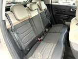仏蘭西流おもてなし空間がここに。伝統の乗り心地の良さを十分に体感できるのが後席です。