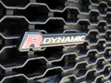 【R-DYNAMIC】 専用インテリア・エクステリアのスポーツモデル。充実した装備とスポーティなスタイルがランドローバーの走りを彷彿とさせます。