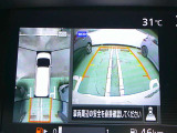 【アラウンドビューモニター】空から見下ろした映像がナビ画面にて確認可能です。駐車もラクラクですよ♪