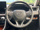 【純正革巻きステアリング】上質な革を使用することで、手にしっかり馴染みとても運転しやすいハンドルです♪