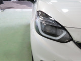 LEDヘッドライトは、点灯の瞬間から光量を発揮し、突然暗くなるトンネルなどでの安定感を高めます。