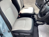 この度は、当店のお車をご覧いただきまして誠にありがとうございます。当店では全国販売・納車も行っております。県によって陸送費用は異なりますのでお気軽にお問い合わせください。